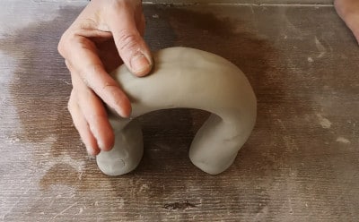 Test du boudin pour la plasticité de l'argile en poterie Test du boudin pour la plasticité de l'argile en poterie