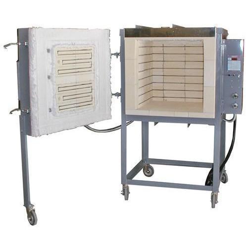 four céramique électrique avec porte sur la face avant