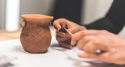 pulvériser peinture sur argile