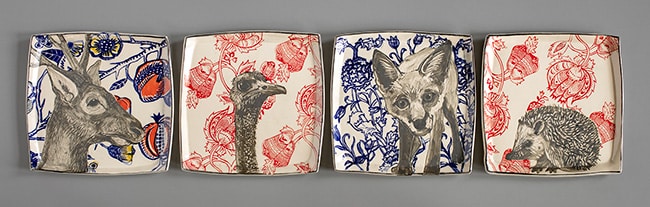 artiste pratiquant le transfert d'images en céramique