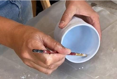 retouche émaillage céramique pinceau