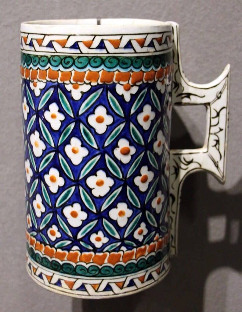 Hanap à motif floral Iznik