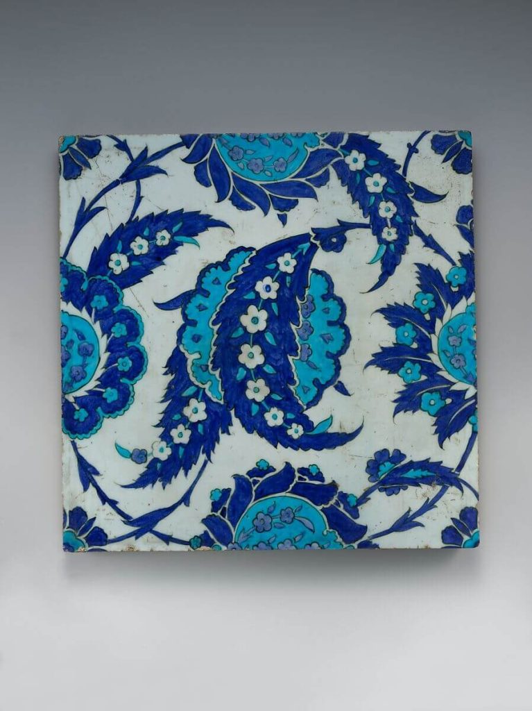 Carreau à motif de feuille saz Iznik