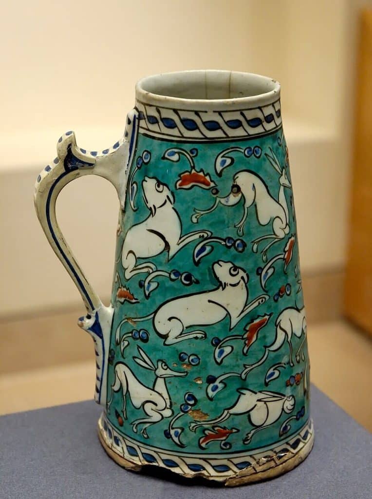 Hanap tronconique à décor d'animaux Iznik