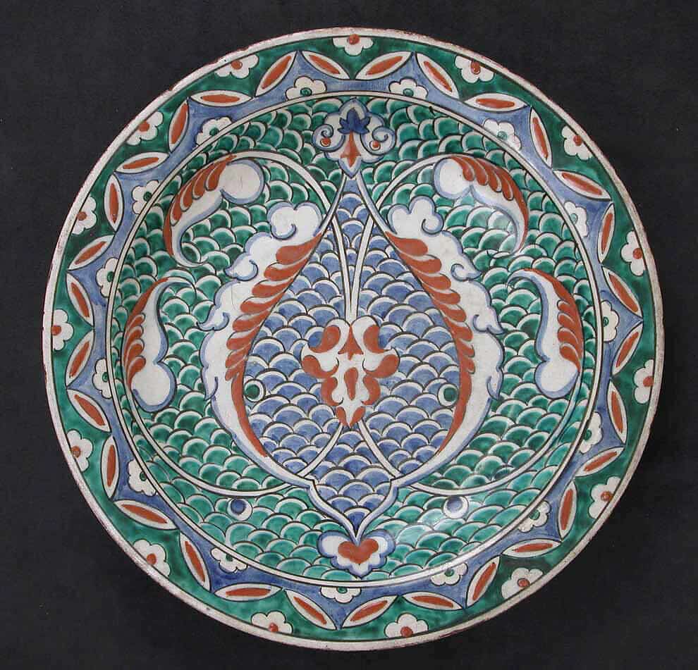 Plat à motifs écailles Iznik