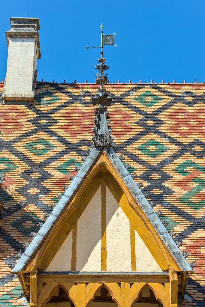 Toit en tuiles vernissées polychromes - Hospices de Beaune (Côte-d'Or)